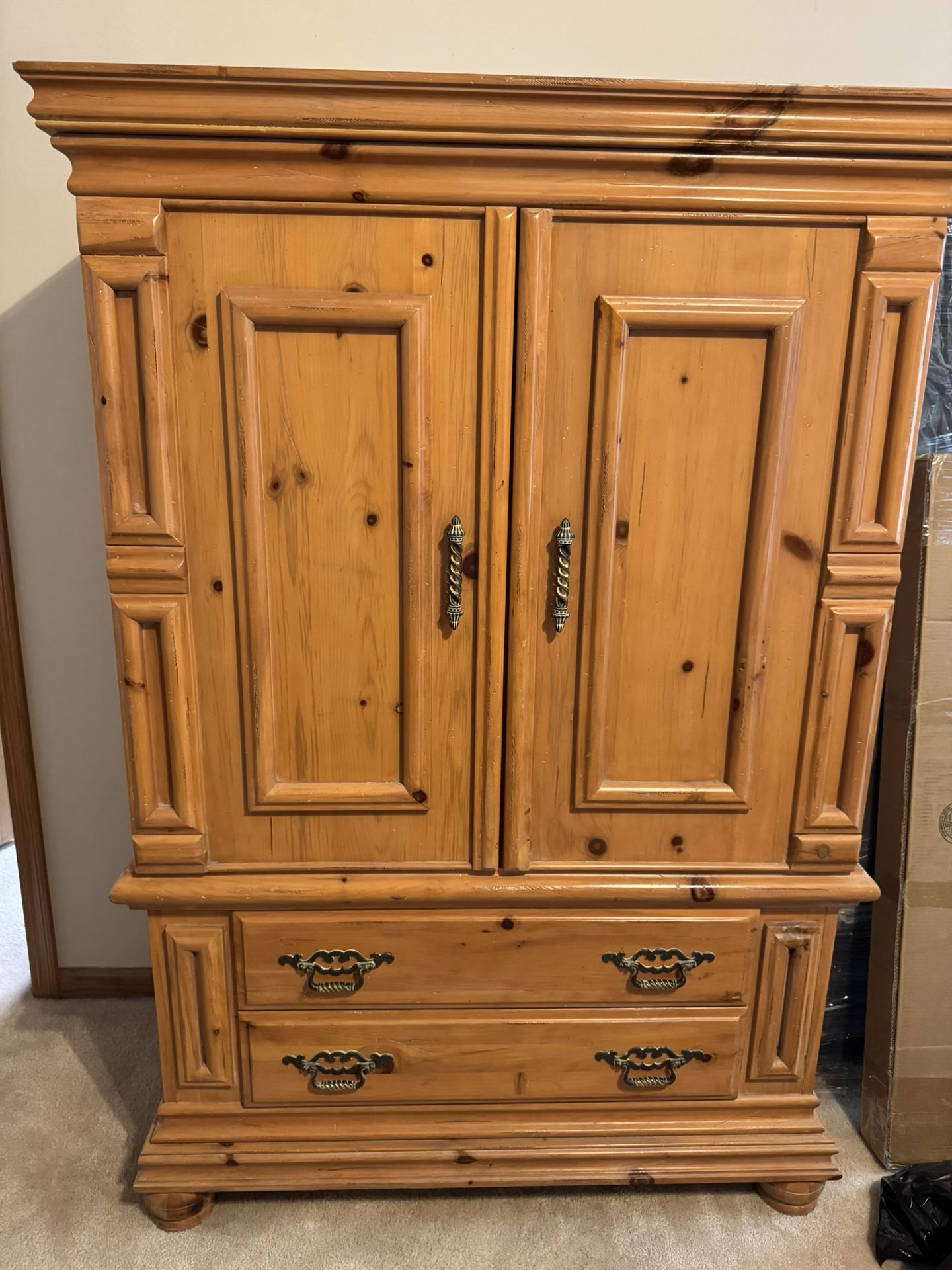 Armoire/ Chest