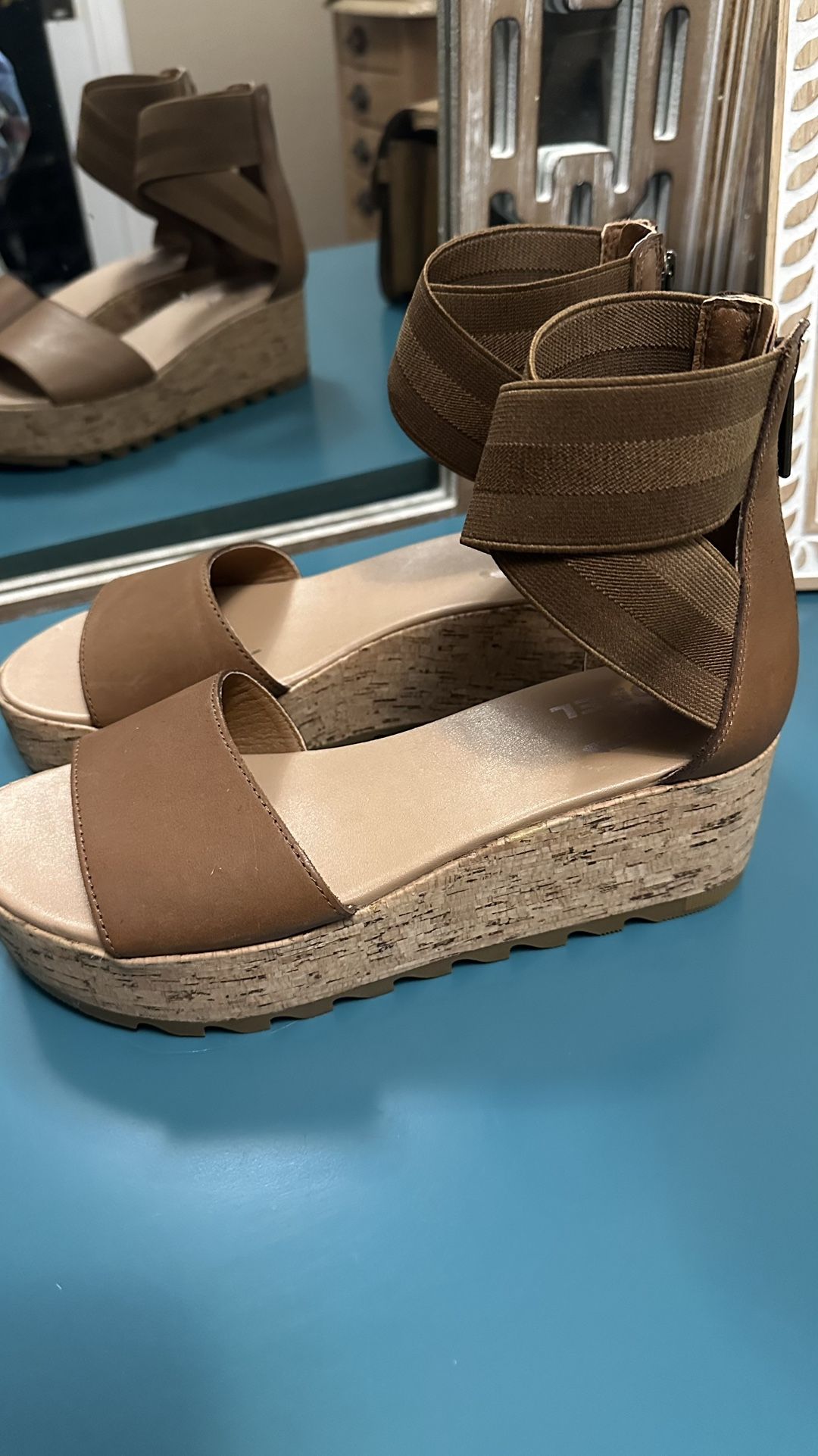 Sorel Cameron Espadrille Wedge Sandals Size 7.5