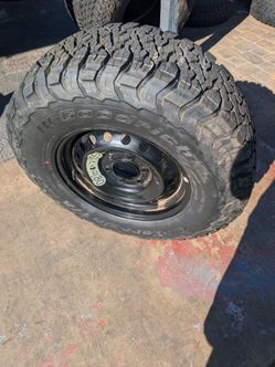 1) new Lt 285/70/17 bf Goodrich at tire