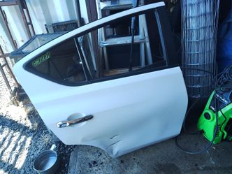 Puerta de un Nissan Versa 2016