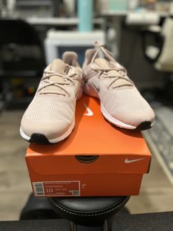 WMNS Nike Legend Essential US W10