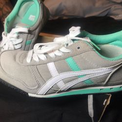 Woman’s size 8
