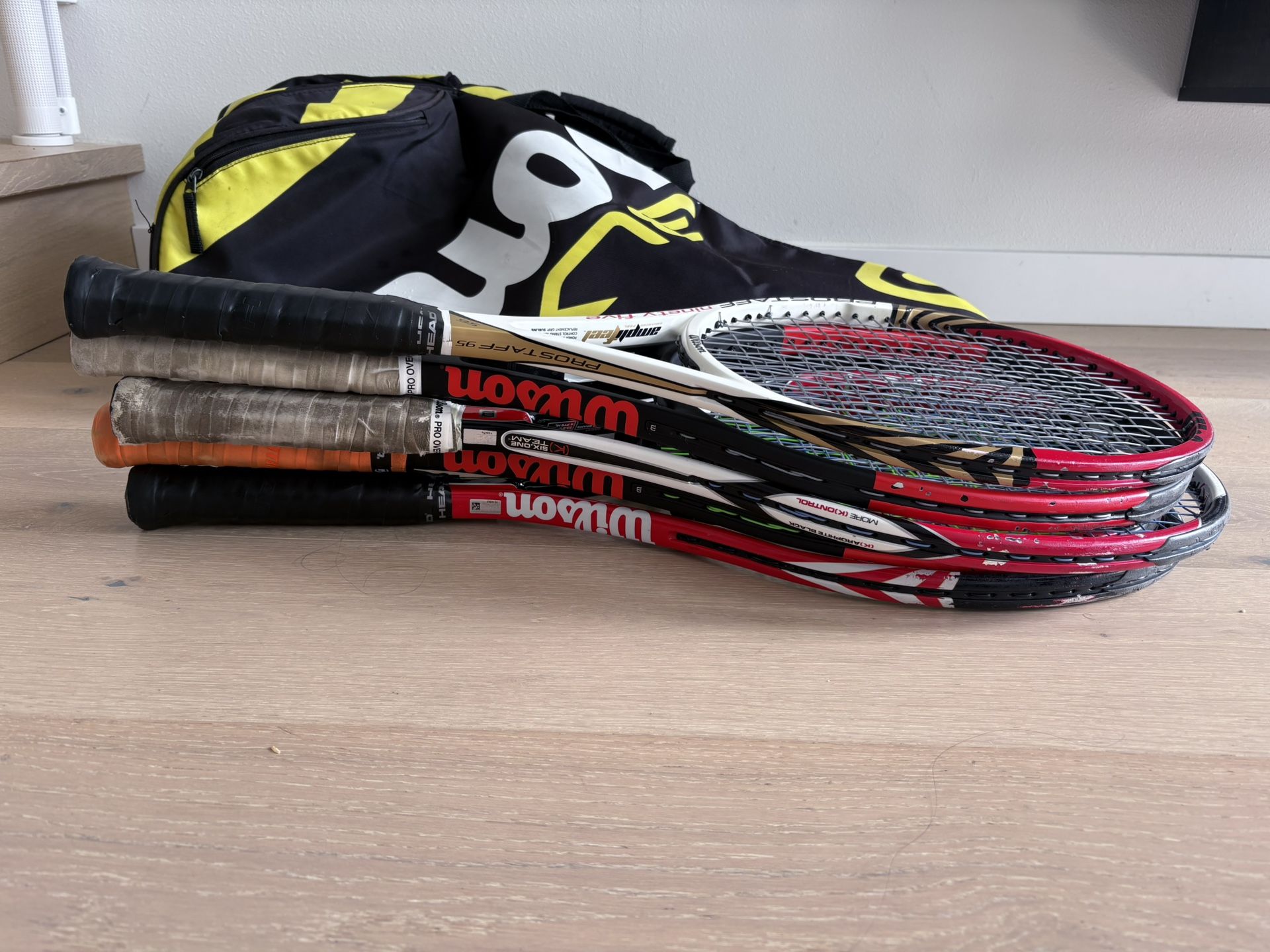 5 Wilson Rackets + Tennis Bag