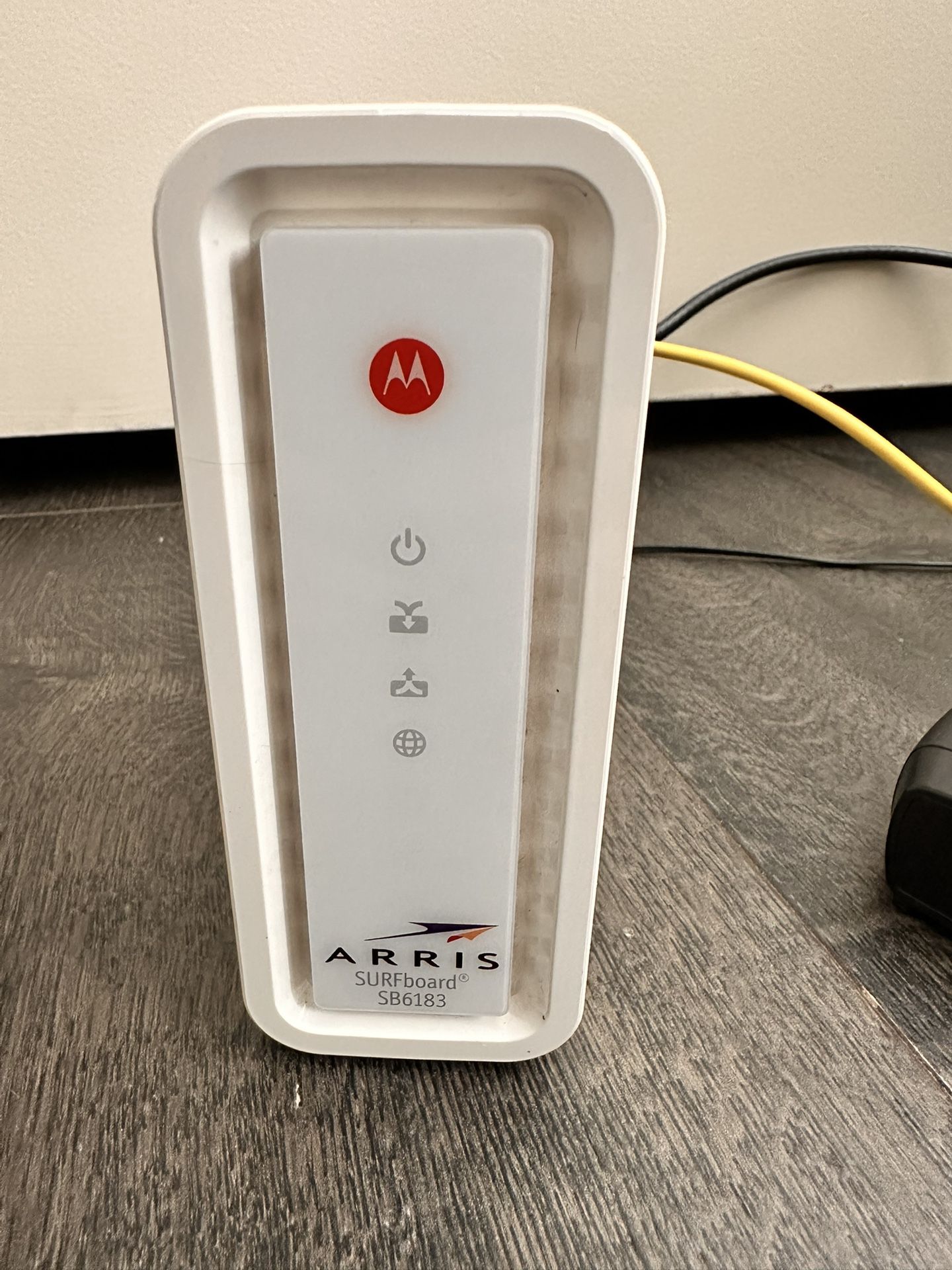 Arris SB6183 Cable Modem – Excellent Condition – Includes Cables