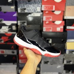 Jordan 11 Low “Bred” Size 8.5M