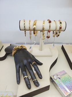 DIFFERENT PRICES*** MOTHERS DAY GIFT *** REGALO PARA MAMA**** GOLD, ORO *** FASHION, SHOES, WALLETS, PURSES, ZAPATOS, CARTERAS, PENDANT, DIJES