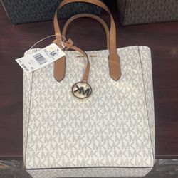 MK Purse With Original Tag On It Only