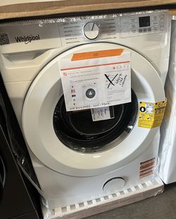 New Whirlpool Washer And Gas Dryer Set 