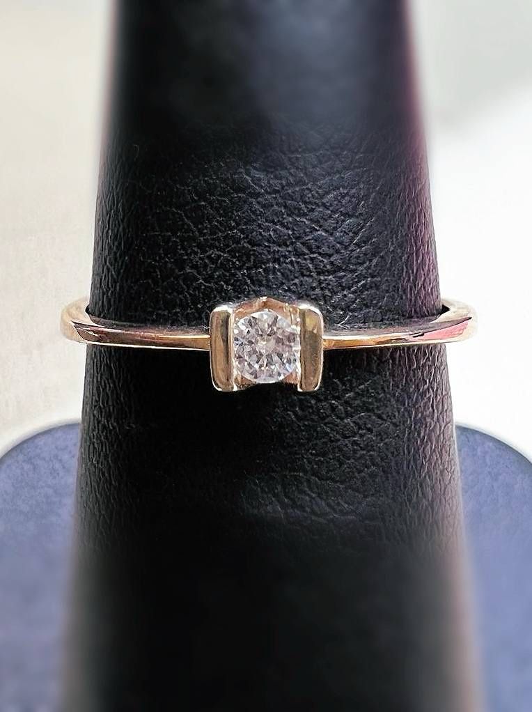 14k rose gold 0.05Ct Moissanite stone ring sz6