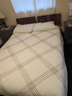 Queen size bed