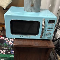 Galanz Retro Microwave