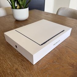 13-inch 2025 M4-chip MacBook Air (16GB RAM, 256GB storage)