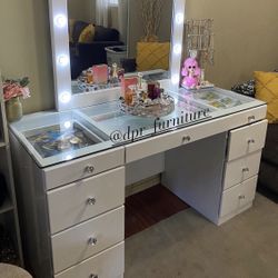 Vanity, Drawers And Mirror Only $700