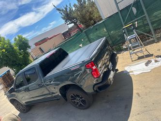 Chevy Silverado 2026 Tri fold bed cover