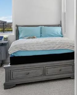 Queen bed set with mattress