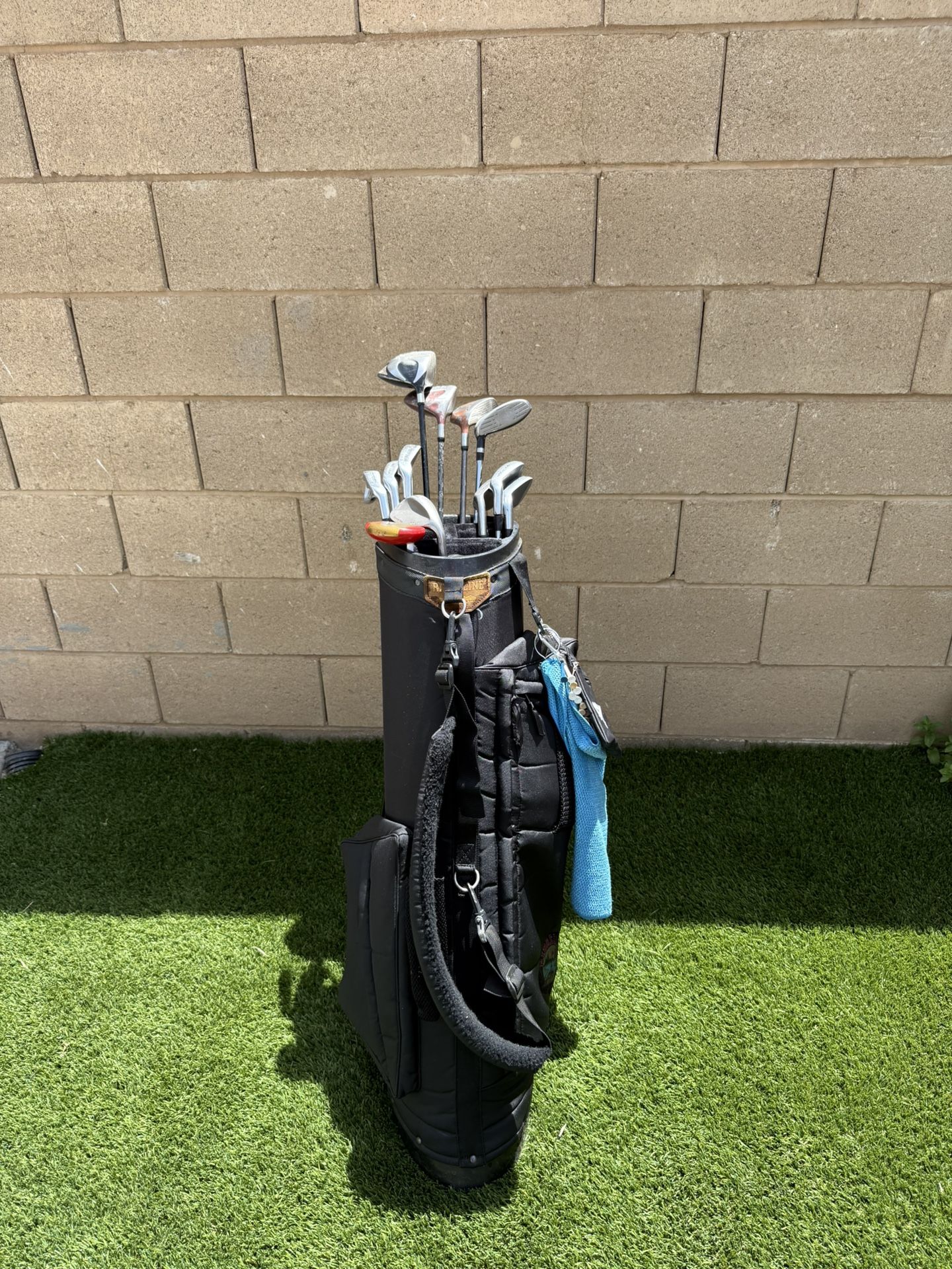 GOLF CLUBS ( Perfect Set For New Players ) Comes With Everything Ready To Play