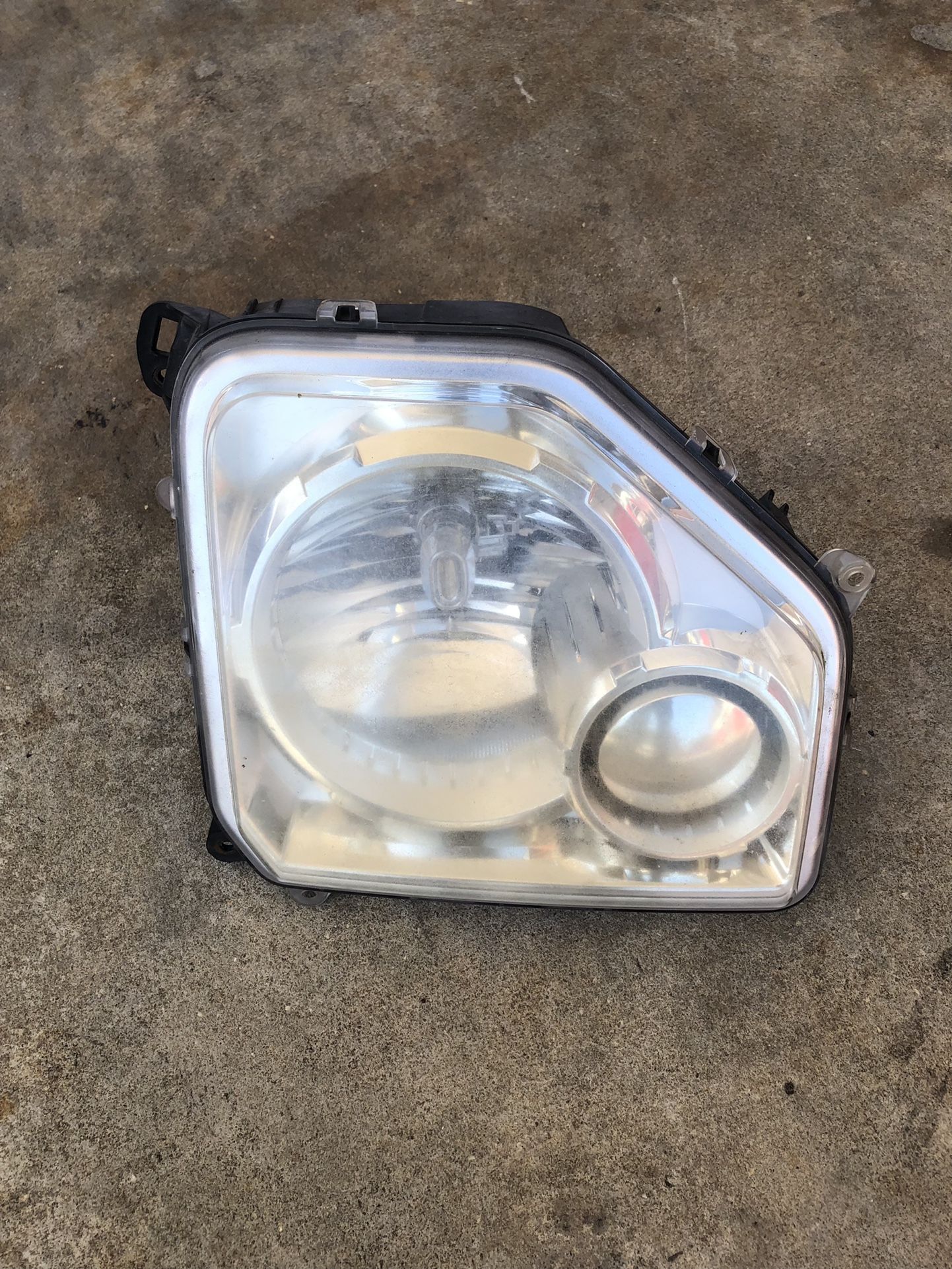 Jeep Liberty Right Headlight