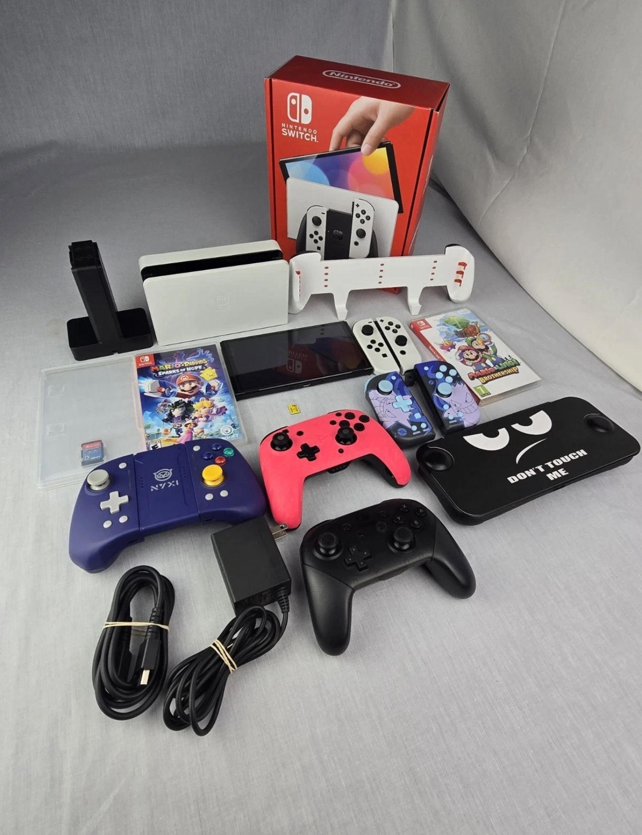  Switch OLED w/Pro Controller & Travel Case *Excellent Conditon*