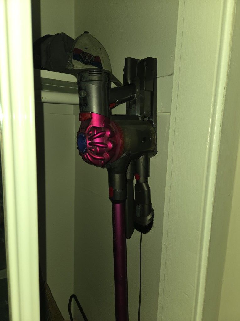 Dyson V7 Vacuum 