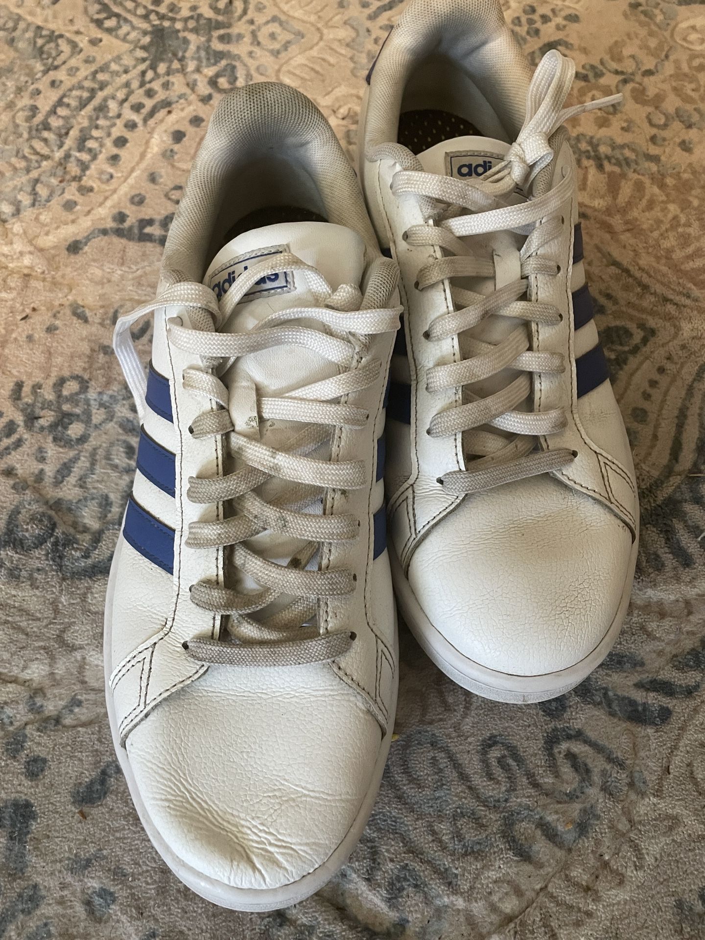 Adidas Sneakers