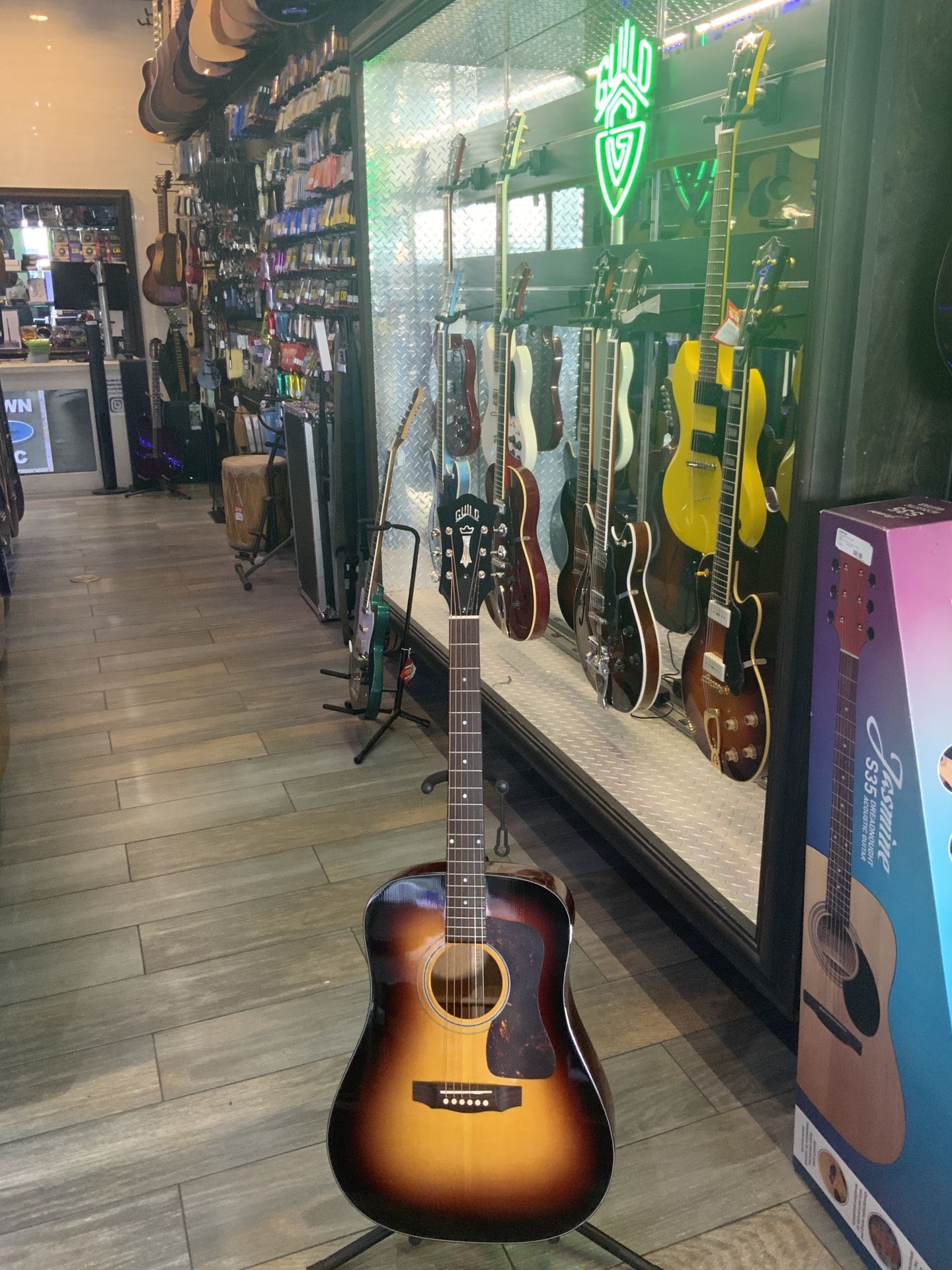 Guild D-40 USA Build Acoustic Guitar