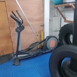 Pro form Elliptical Epic 1200 Pro for Sale in Fullerton CA OfferUp