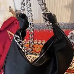 𝐂𝐡𝐚𝐢𝐧 𝐒𝐢𝐥𝐯𝐞𝐫~ Large Nicole Miller Hobo Bag ~ Silver chain  