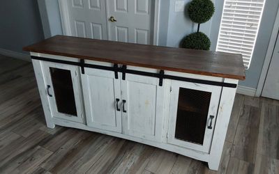 Beautiful 70” farmhouse tv stand