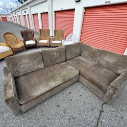 Couch / Sectional / Sofa / Sectional Sofa / Brown 