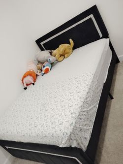 Full size bed set