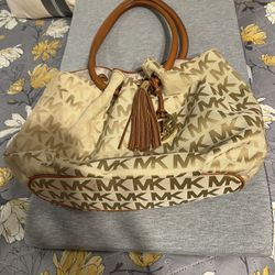 Michael Kors Bucket Bag