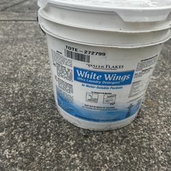 White Wings Ultra White Laundry Detergent Packets In Bucket