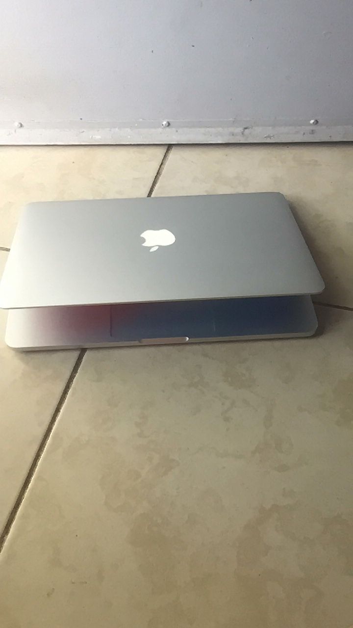 13” MacBook Pro Retina i5 Processor 256gb SSD 8gb Ram Come With Charger good condition