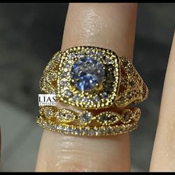 New 18k Yellow Gold Wedding Ring Set 