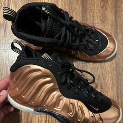 Nike Foams Size 5y
