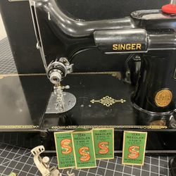 Singer Featherweight Sewing Machine 