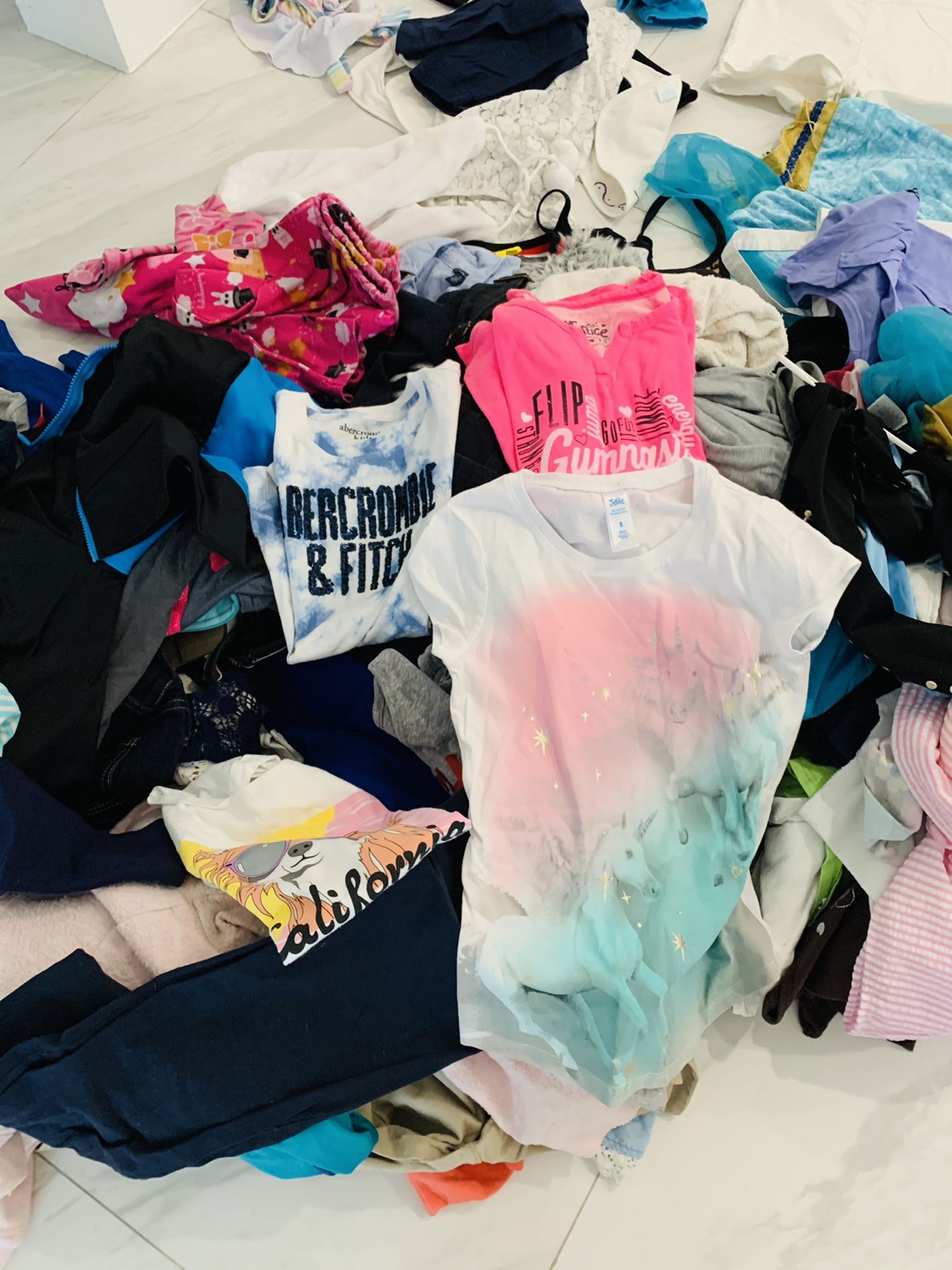 Lot of kids clothes size 6-12 lot 122 items