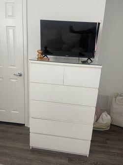 6 Drawers Chest With Glass Top Included 
