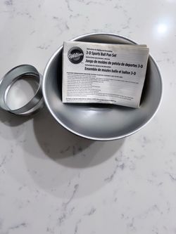 Wilton 3-D Sports Ball Pan Set
