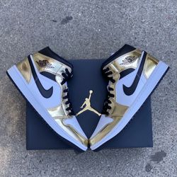 Jordan 1 Mid SE “Metallic Gold”