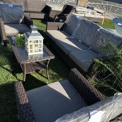 brand new patio set