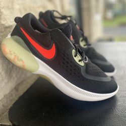 Nike Joyride Dual Run  Crimson ( pick up only )size 8 Men’s $30 FIRM