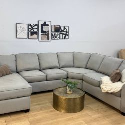 Justice Furniture 4-Piece Off-White Sectional Couch