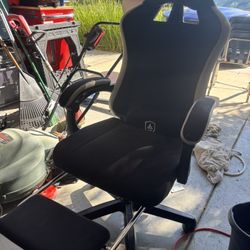 GTPLAYER Adjustable Gaming Chair 
