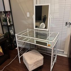vanity with chair size 31.5 inches x17.5 x30.8 high