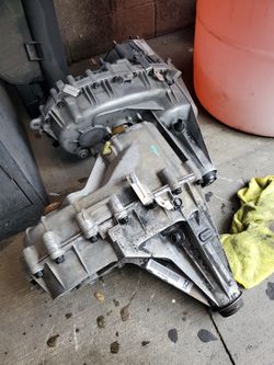 Transfercase 2002. And 2003-2006 Escalade Parts 300$ Each