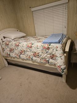 WhitevaTrundle Bed Two Twin Size Matttresses and Bedspread and Sheet Sets and Pads