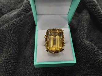 Women's Ring - Yellow Gold 14k (.585) 13 grams Size 6