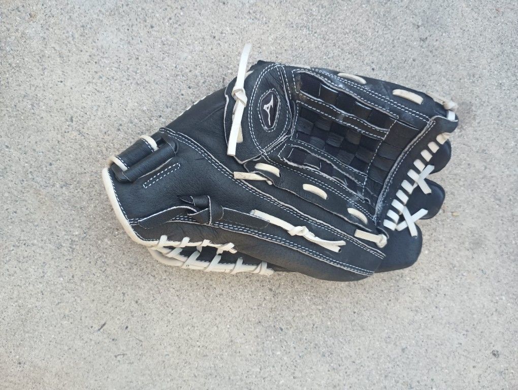 Mizuno Softball Glove