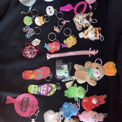 KEYCHAINS- set of 27- mixed- LOTJ